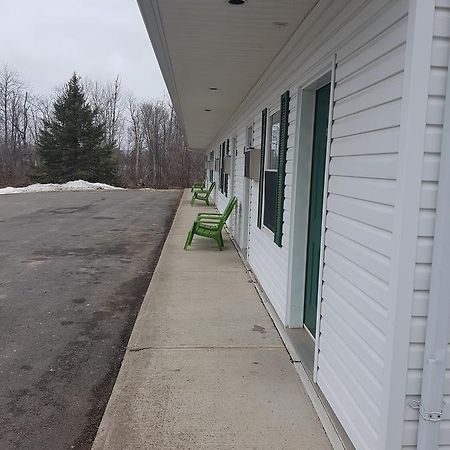 Covered Bridge Inn & Suites サセックス エクステリア 写真