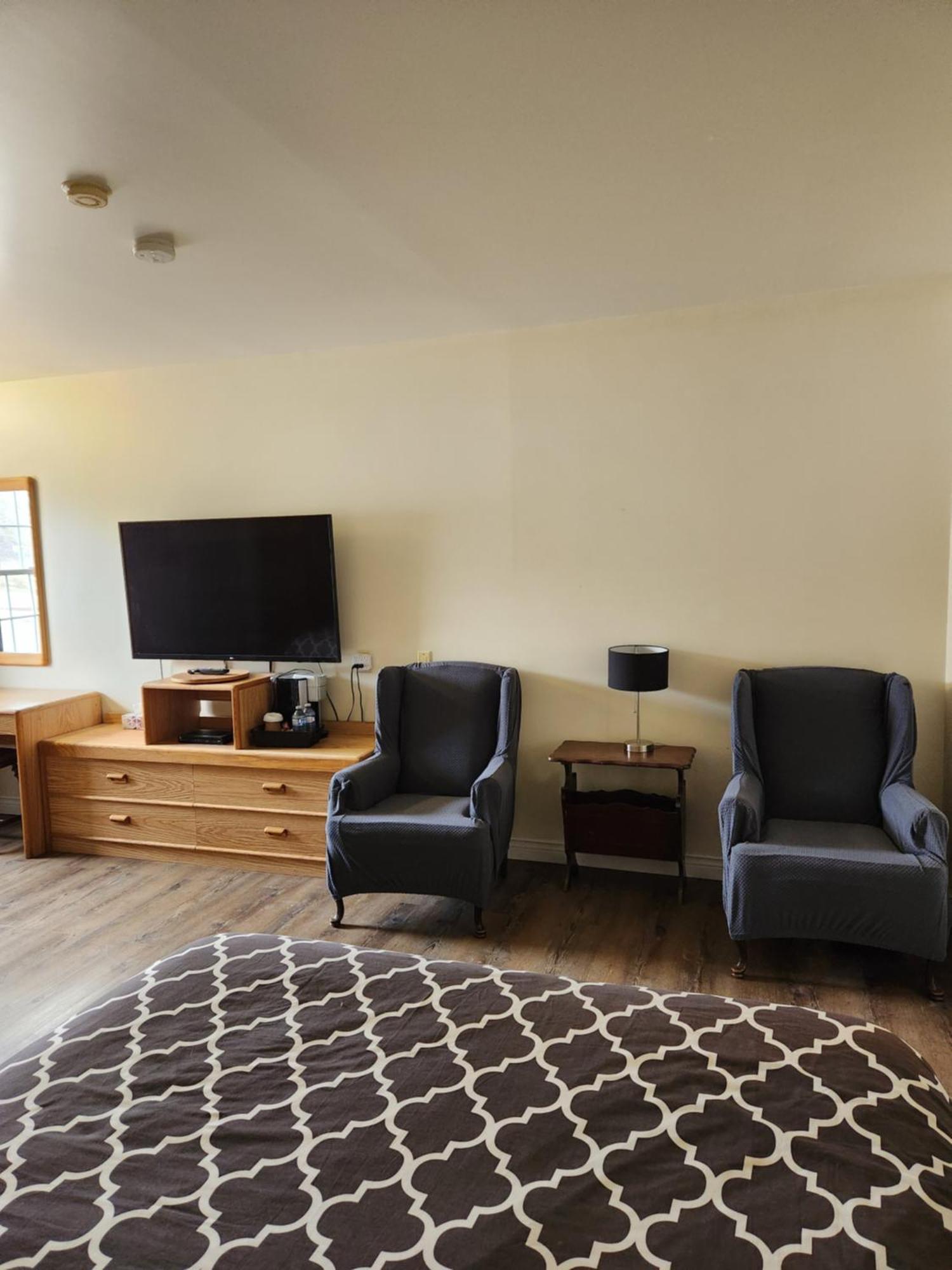 Covered Bridge Inn & Suites サセックス エクステリア 写真