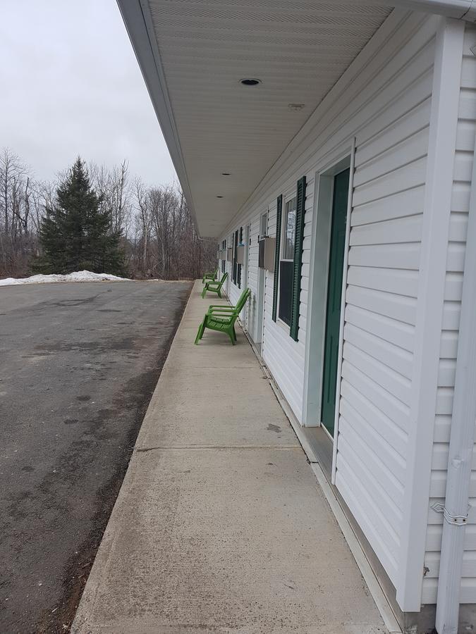 Covered Bridge Inn & Suites サセックス エクステリア 写真