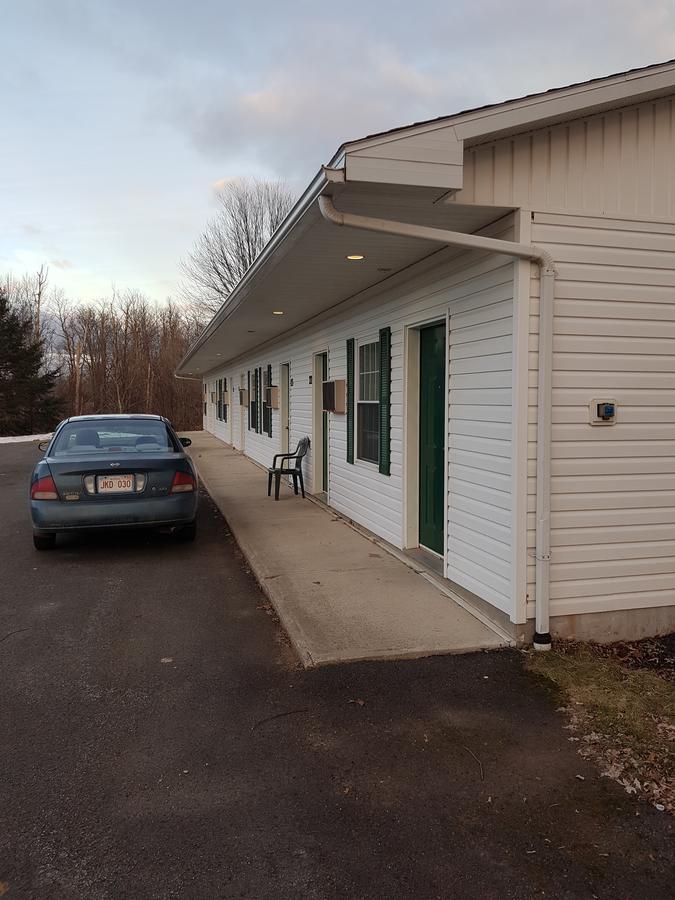 Covered Bridge Inn & Suites サセックス エクステリア 写真