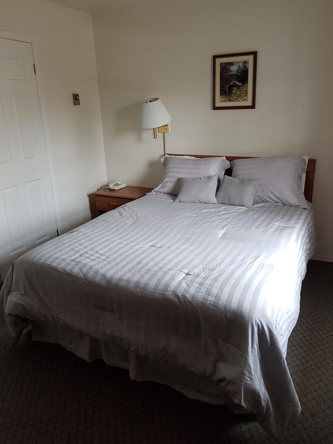 Covered Bridge Inn & Suites サセックス エクステリア 写真