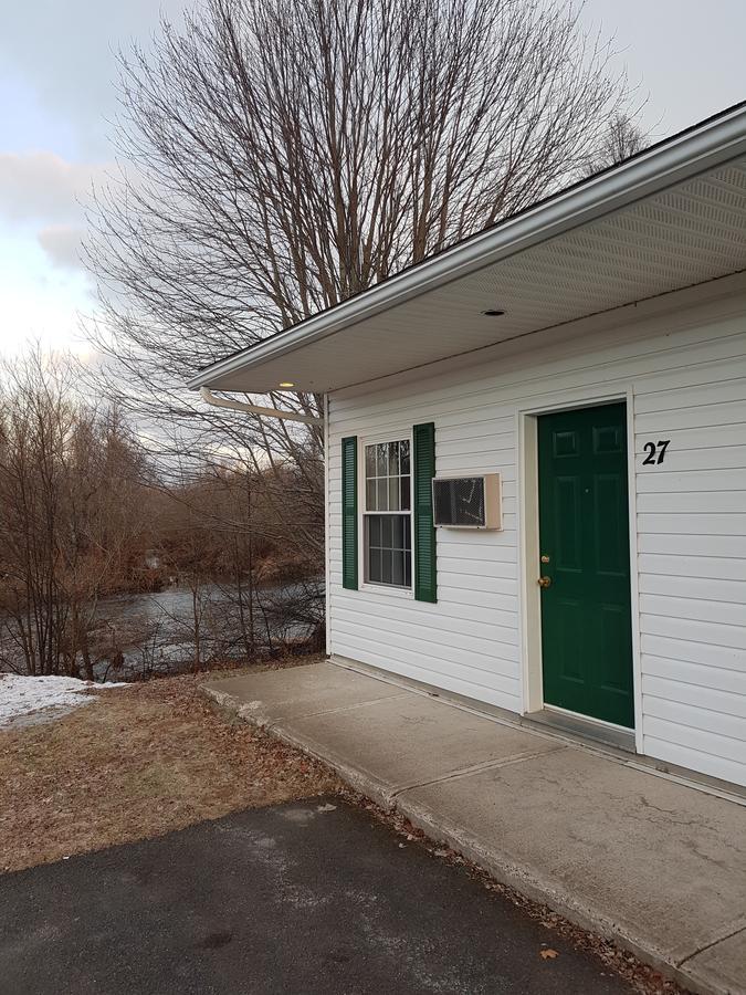 Covered Bridge Inn & Suites サセックス エクステリア 写真