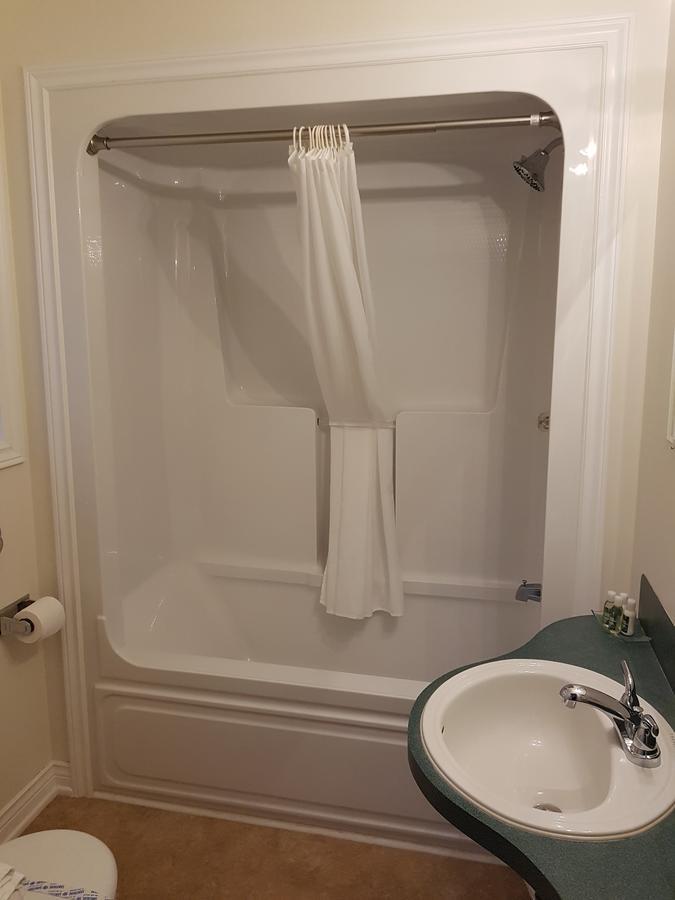Covered Bridge Inn & Suites サセックス エクステリア 写真