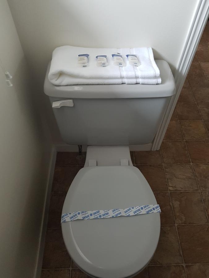 Covered Bridge Inn & Suites サセックス エクステリア 写真